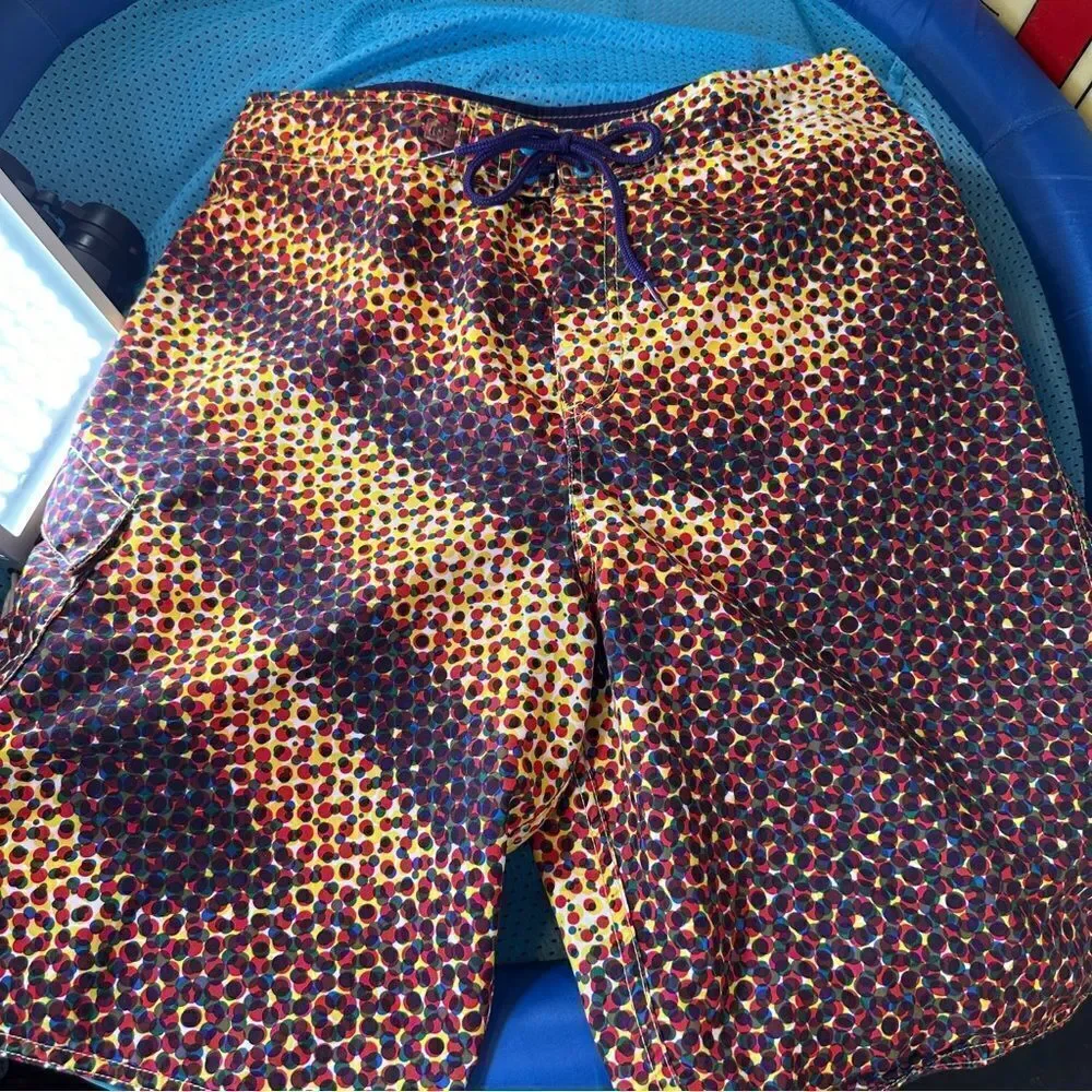 DC® SKATEBOARD CO. | HALFTONE DOTS—SURF TRUNKS | Mens 32